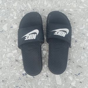 Black Nike Benassi Slides